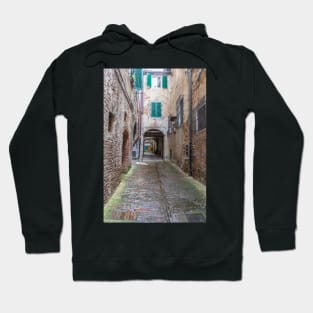 Siena narrow street view Hoodie